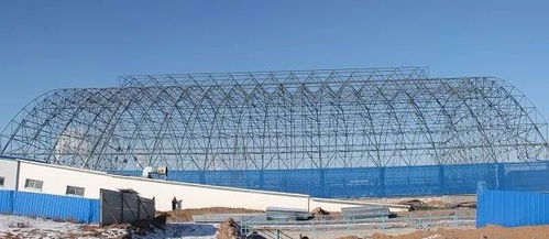 六十八公司成功完成封闭式储运场钢结构网架安装施工